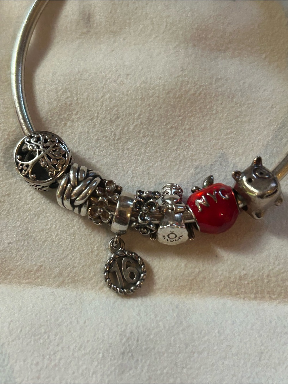 Pandora bracelet with charms - Picture 2 of 2